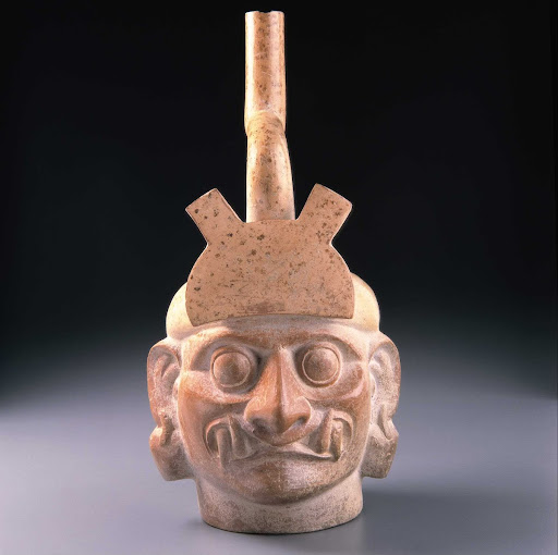 Sculptural ceramic ceremonial vessel that represents the head of Ai Apaec, mythological hero of the Moche in the upper world ML003022