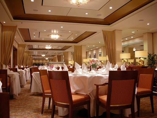 Cunard-Queen-Mary-2-Queens-Grill-restaurant-2 -  A shot of the Queens Grill, aft on deck 7 of Queen Mary 2.