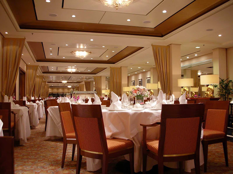  A shot of the Queens Grill, aft on deck 7 of Queen Mary 2.