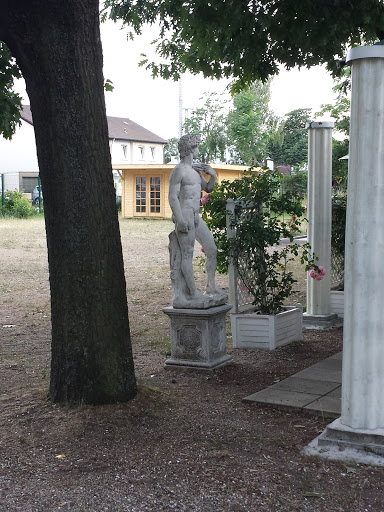 Statue bei Dimi