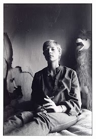 Een vrouw in een Blijf van mijn lijf-huis