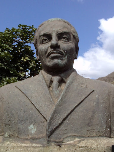 Busto De Leonardo Ruíz Pineda