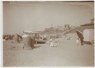Het strand in Zandvoort met een roeiboot