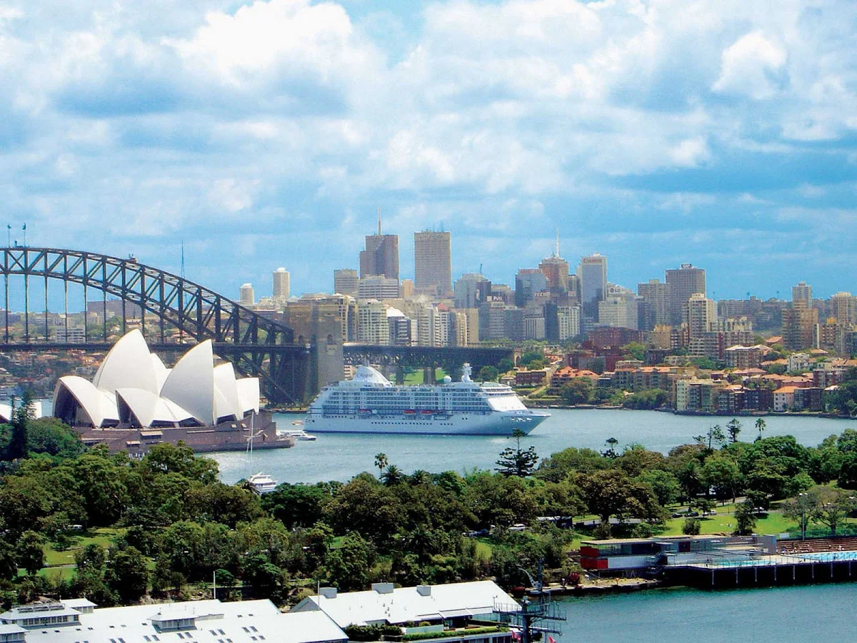 Regent-Seven-Seas-Voyager-Sydney - Take a cruise on Seven Seas Voyager and discover Australia's majestic Sydney Harbor, a great winter getaway for Americans and Europeans.