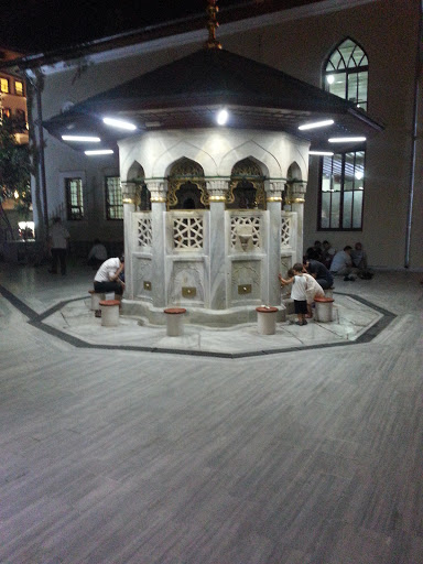 Şadırvan Ağa Camii