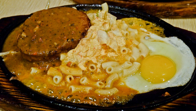 花蓮 平價但好吃的 黃金泡菜牛排!! Classic 經典牛排館