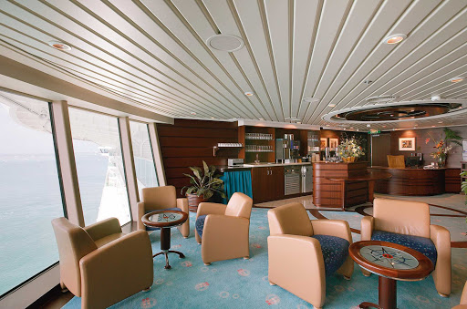 Jewel-of-the-Seas-Concierge-Club - Guests staying in suites and Diamond Plus and Pinnacle Club members of the Crown & Anchor Society can take advantage of the Concierge Lounge, equipped with several exclusive features on Jewel of the Seas.