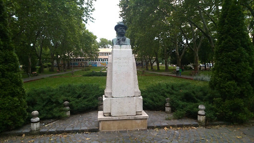 Cegléd, Gubody Ferenc szobra
