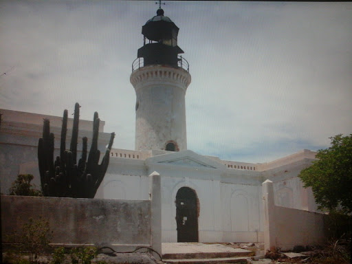 Caja De Muertos Lighthouse