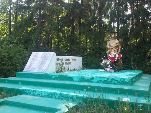 Братская могила участников Великой Отечественной войны