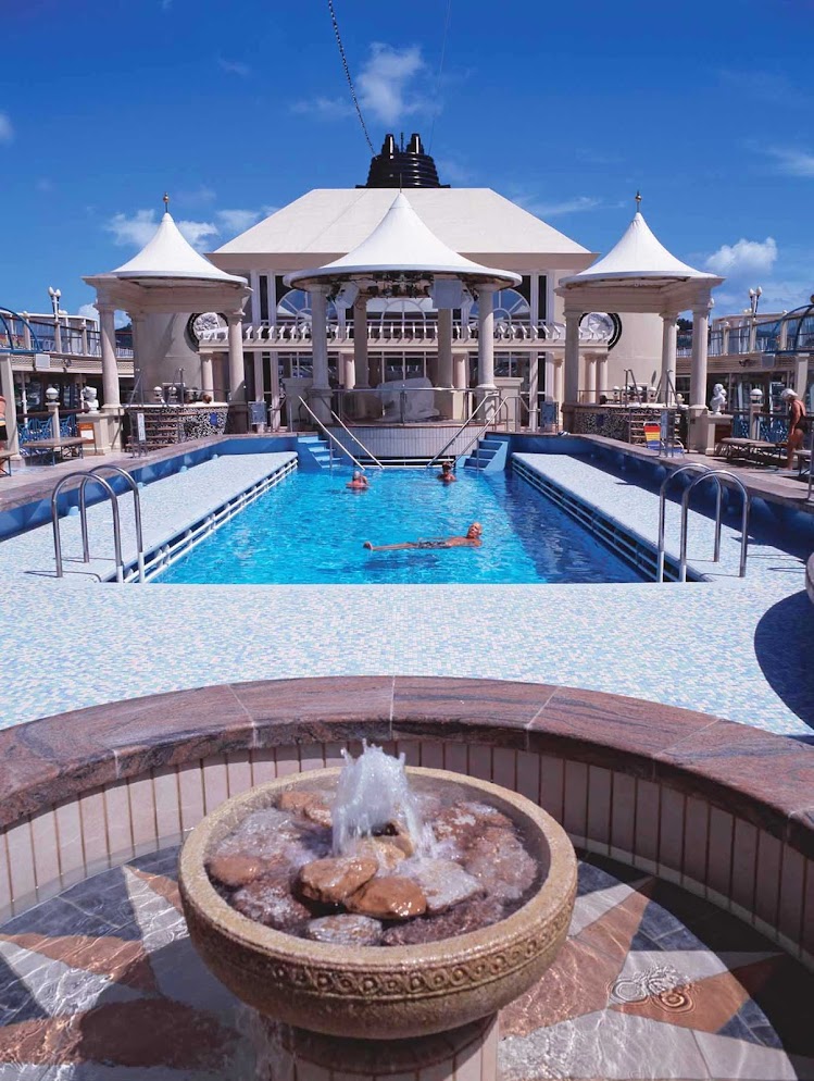 Have some fun in the sun when you visit Norwegian Spirit's Tivoli Pool, located on deck 12. Pool, deck chairs, hot tubs and sun beds included.