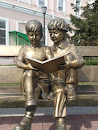 Monument Reading Childrens at Marata Street