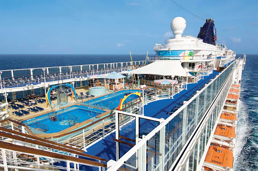 Inspired by Miami's South Beach, the South Beach Pool on deck 12 of Pride of America boasts hot tubs, deck chairs and two magnificent outdoor pools.