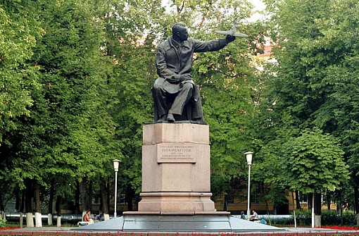 Памятник Поликарпову