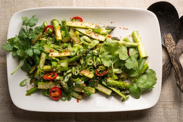 Simple Spicy Asparagus in a Wok