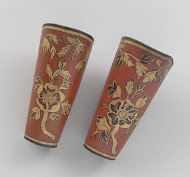 Twee polsbeschermers behorend bij wapenrek van Cornelis Tromp