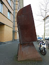Skulptur vor der Agentur Für Arbeit
