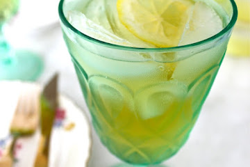 Perfect Summer Cocktail Recipe: Honey Bourbon Lemonade