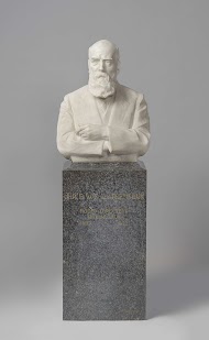 Borstbeeld met sokkel van jhr. Barthold Willem Floris van Riemsdijk