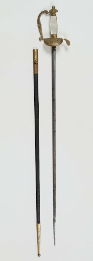 Degen van gala-kostuum van lid Erewacht tijdens de inhuldiging van koningin Juliana