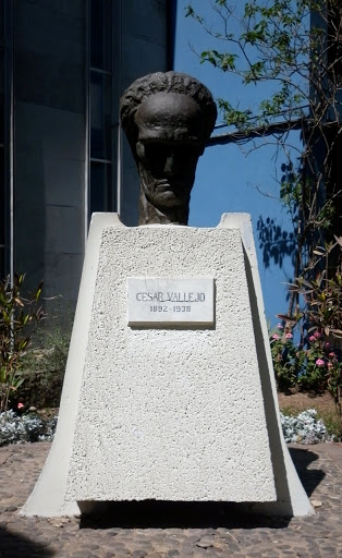 Monumento de Cesar Vallejo