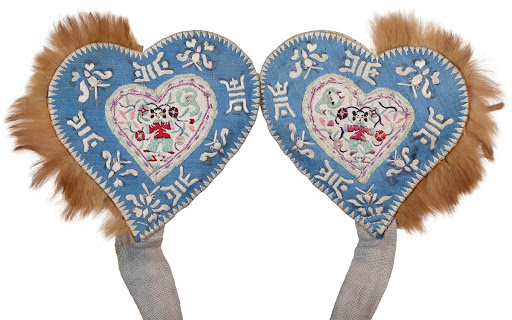 Heart-shaped Grey-Blue Satin Earmuff with Patterns of Liu Hai and A Golden Toad Front