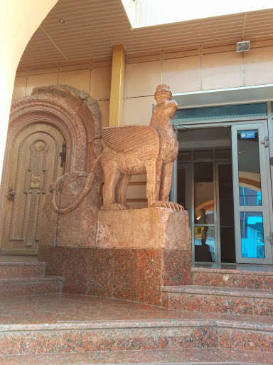 Статуя у Наири