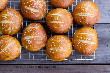 Soft Pretzel Buns