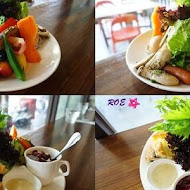 Lee & daughters 李氏商行