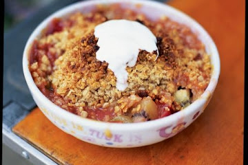 Plum crumble with rolled oats