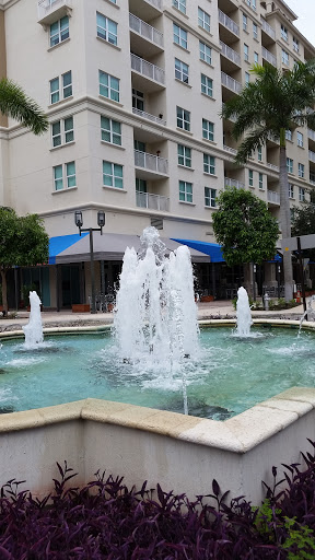 Plaza Real Fountain