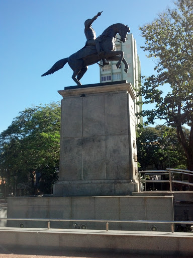 Estatua Del General Don José De San Martín