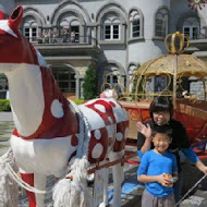 大黑松小倆口 - 埔里元首館