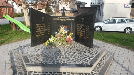 Spomenik Poginulim Borcima 