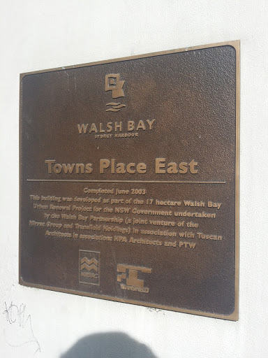 Towns Place East Plaque 