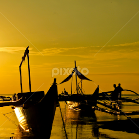 Waiting by Padz Eef - Fotografo - Transportation Boats