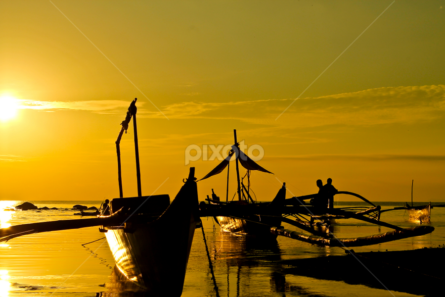 Waiting by Padz Eef - Fotografo - Transportation Boats