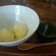 Uzna Omom 杏桃鬆餅屋(中壢大江店)