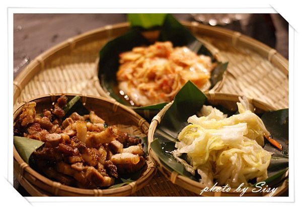 部落美食餐廳 原住民可享九折優惠哦~邊享用部落傳統原住民特色餐，邊欣賞原住民歌舞 ~ 戲綠川民宿 甫田六號文化創意園區 南投埔里美食 南投住宿 埔里花卉嘉年華