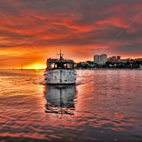 Arriving by Antonio Amen - Transportation Boats