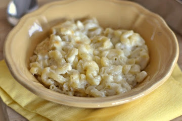 Classic Baked Macaroni and Cheese