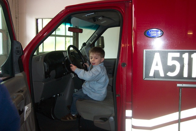 [Firestation Fieldtrip Matt Spring 2007 (7)[4].jpg]