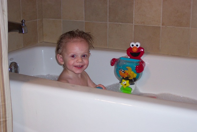[Bathtime for Brady June 2007[2].jpg]