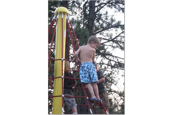 [Mattie & Carter Playing[2].jpg]