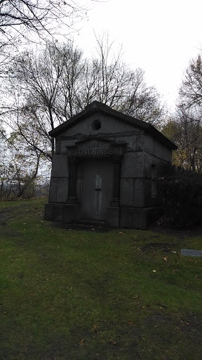 Schoeninger Mausoleum