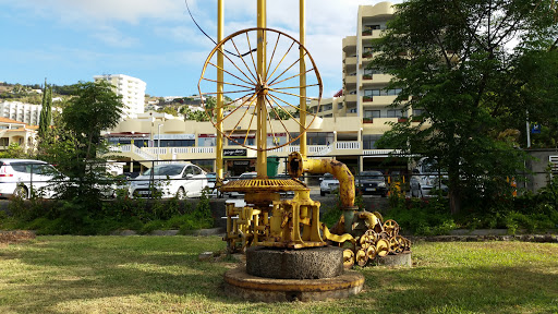 Old Water Pump Machine - Bomba De Agua