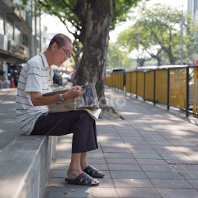 Reading by Soh Teck Swee - People Portraits of Men