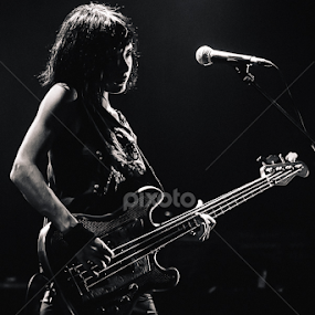 Loading Data by Stéphane zOz - People Musicians & Entertainers