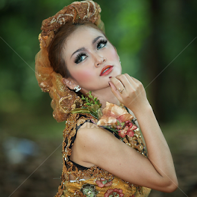 my pose ..... by Sahid Djatmika - People Fashion