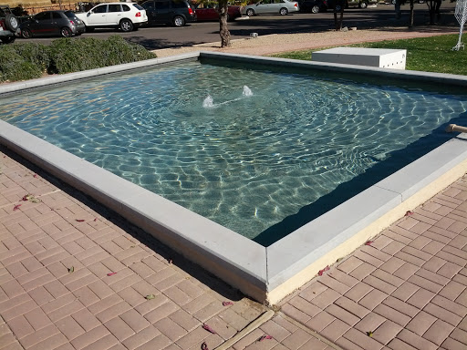 Small Dual Fountain in Center Isle